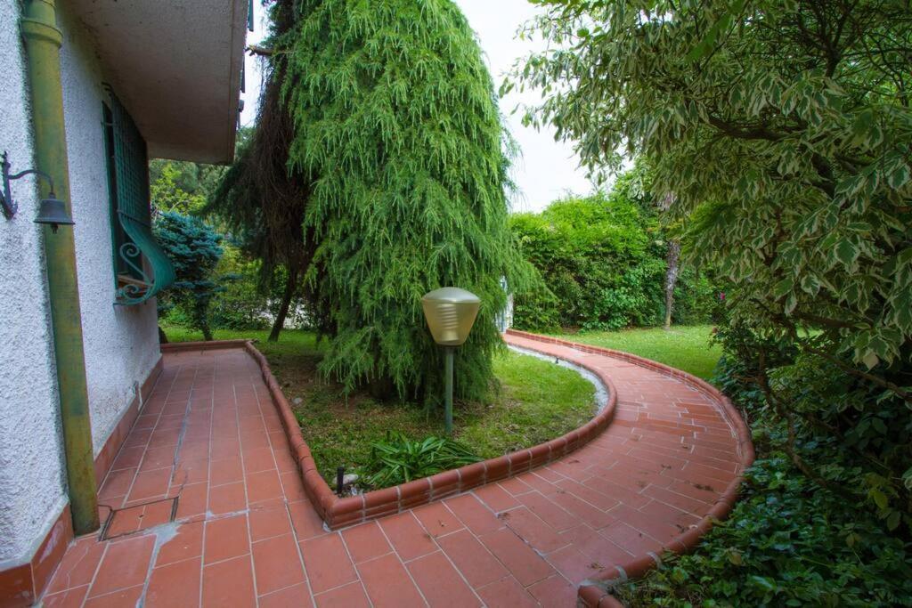 Casa Su Lago Privato A Due Passi Da Milano Segrate Exteriör bild